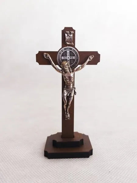 Crucifixo de São Bento em MDF 11,5cm prata com base