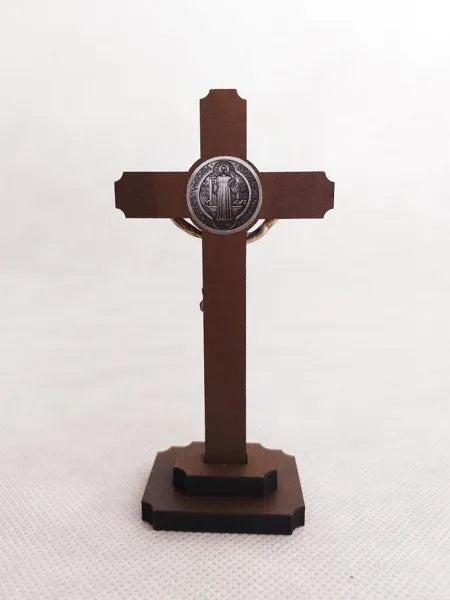 Crucifixo de São Bento em MDF 11,5cm prata com base